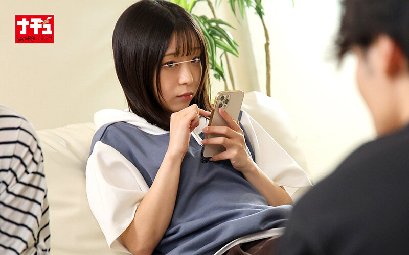 無口な嫁の妹は部屋を覗く俺と目が合っても知らぬ顔で布団に入り寝たふりしながら中出しさせてくれるんです。 015